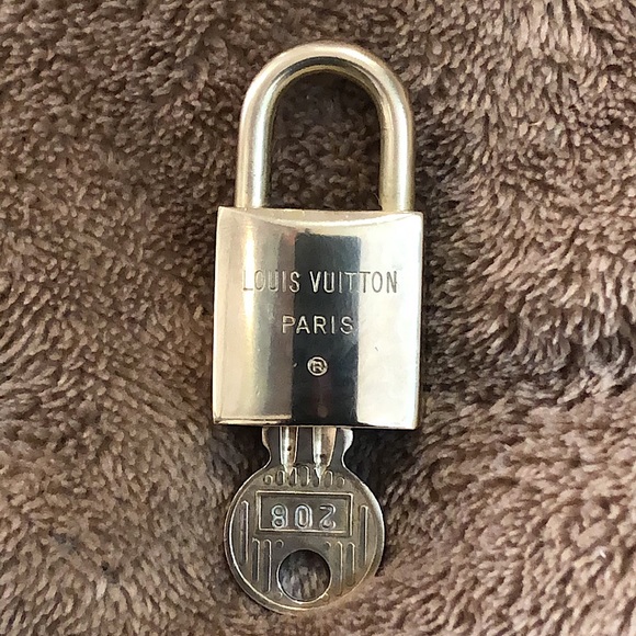 Vintage LV Louis Vuitton Padlock Lock & Key 208 - Picture 8 of 13